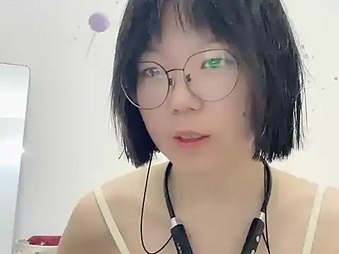 Snapshot of Belle-LL chatting on 04-25-26, 02:36 Belle-LL online show from 04-25-26, 02:36