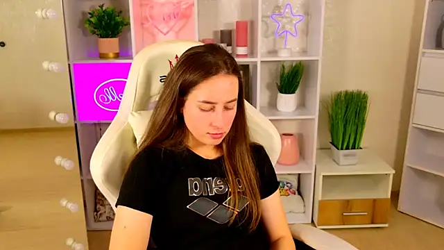 NadinnL online show from 04-23-26, 06:14