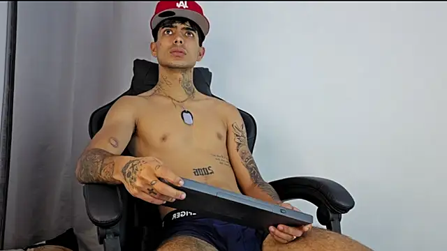 MIGUEL AGUIRRECA online show from 04-24-26, 02:58