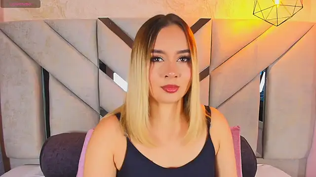Snapshot of Sofia_pamela_ chatting on 06-06-26, 06:34 Sofia pamela online show from 06-06-26, 06:34