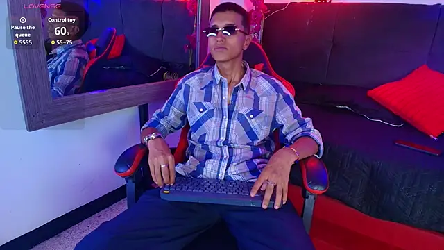 Snapshot of Alan_Colthon chatting on 05-20-26, 03:45 Alan Colthon online show from 05-20-26, 03:45