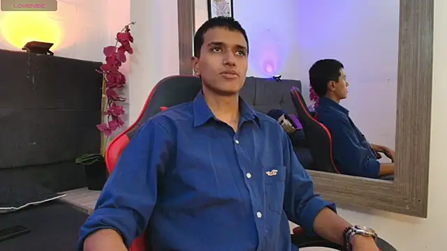 Snapshot of Alan_Colthon chatting on 06-07-26, 03:43 Alan Colthon online show from 06-07-26, 03:43