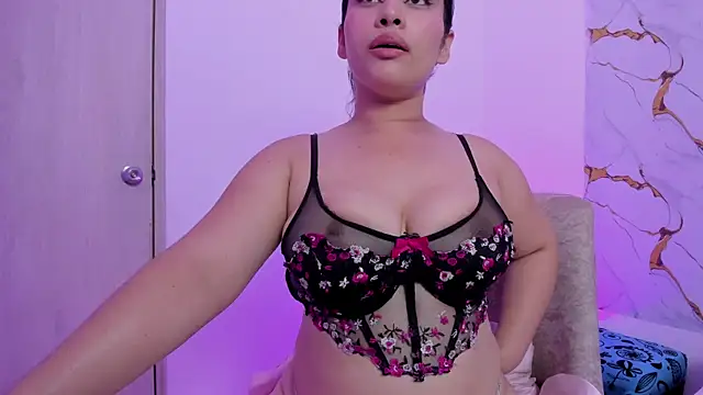 emma hillton online show from 05-18-26, 04:07