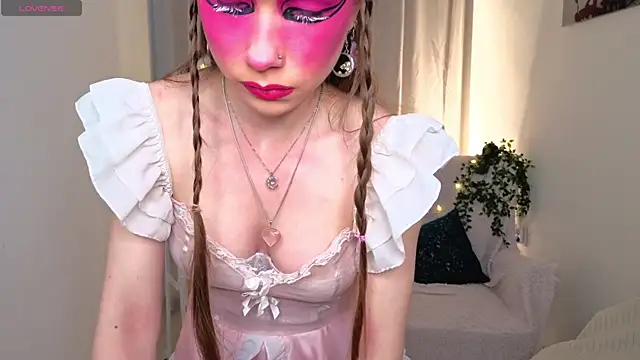 Snapshot of KarenRosee chatting on 05-13-26, 04:59 KarenRosee online show from 05-13-26, 04:59