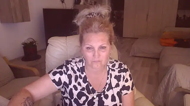 Divineblond online show from 09-18-25, 10:56