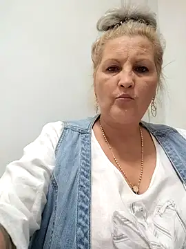 Divineblond online show from 10-28-25, 04:53