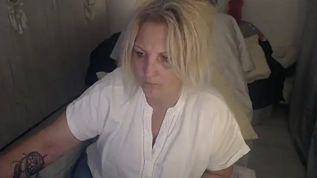 Divineblond online show from 04-15-26, 07:32