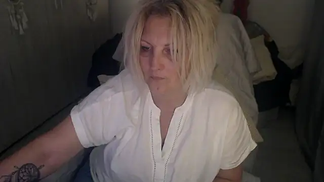 Divineblond online show from 04-15-26, 07:58