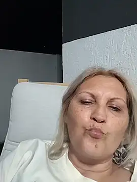 Divineblond online show from 04-24-26, 06:21