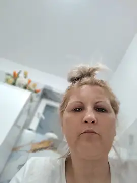 Divineblond online show from 04-28-26, 05:51