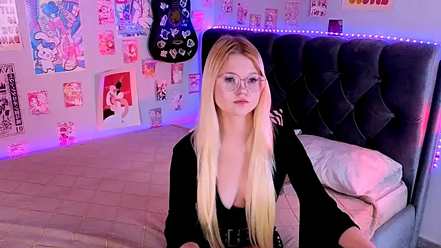 LunariaFox online show from 07-12-26, 03:03