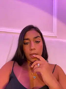 Snapshot of SaryJonex chatting on 04-30-26, 01:28 SaryJonex online show from 04-30-26, 01:28
