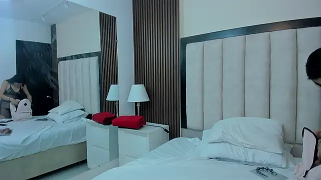 Alison Joness online show from 04-28-26, 02:27