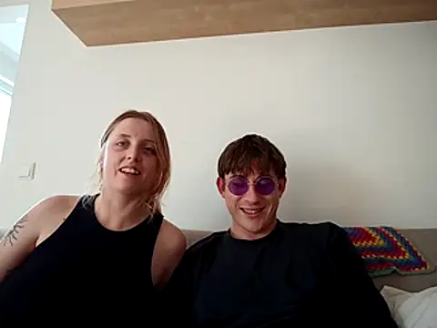 Goldensummar online show from 04-28-26, 01:49