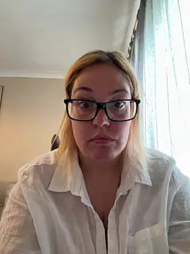 SecretRavenXO online show from 05-13-26, 02:25