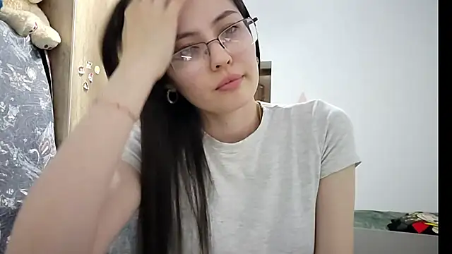 Snapshot of AshleyTropiano chatting on 05-13-26, 04:26 AshleyTropiano online show from 05-13-26, 04:26