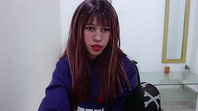 Loly Petit online show from 04-28-26, 07:41