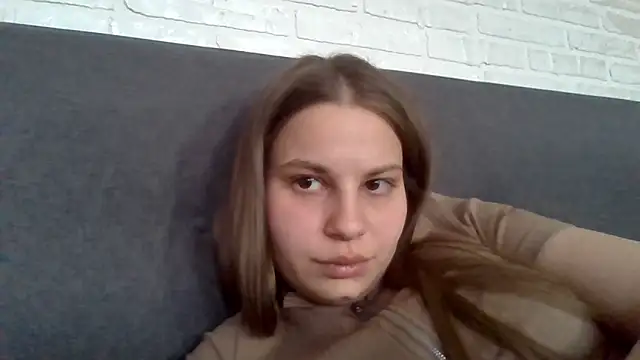  Linsyy ee  online show from 04-28-26, 02:27
