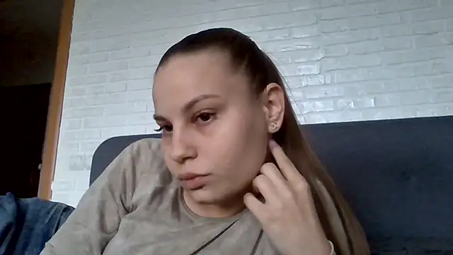  Linsyy ee  online show from 06-04-26, 04:13
