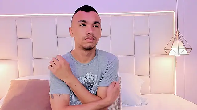 AndresSolorzano1 online show from 05-12-26, 11:40