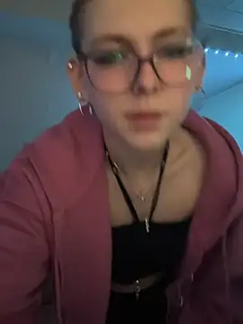 Snapshot of Lina-420 chatting on 05-12-26, 07:33 Lina-420 online show from 05-12-26, 07:33