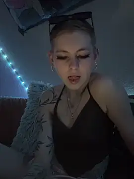 Snapshot of Lina-420 chatting on 05-30-26, 08:17 Lina-420 online show from 05-30-26, 08:17