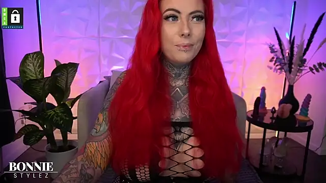 Snapshot of BonnieStylez chatting on 09-10-25, 03:17 BonnieStylez online show from 09-10-25, 03:17