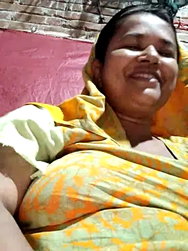 Snapshot of Gulapi_N chatting on 06-04-26, 04:13 Gulapi N online show from 06-04-26, 04:13