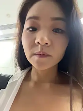 xiaochengzi505 online show from 05-28-26, 12:41
