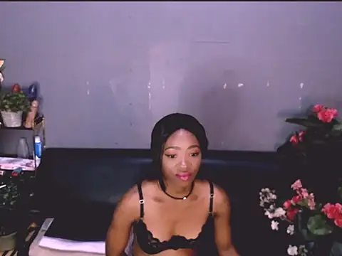 LolaSavageXO online show from 05-15-26, 08:21