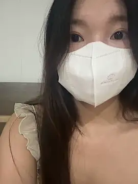Snapshot of Ni_Tran chatting on 05-04-26, 02:24 Ni Tran online show from 05-04-26, 02:24