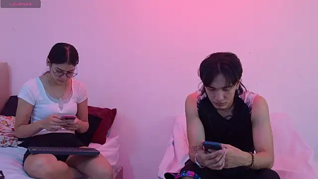 sweetauracouple online show from 05-18-26, 11:49