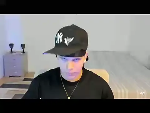 Snapshot of sant_wahlberg chatting on 05-10-26, 10:15 sant wahlberg online show from 05-10-26, 10:15