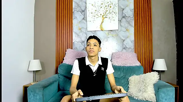 LOVE GUYS1 online show from 05-22-26, 01:17