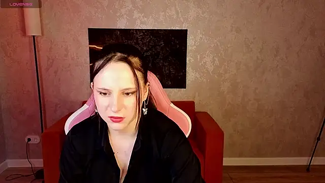 Snapshot of Julia_Shyy chatting on 05-19-26, 01:56 Julia Shyy online show from 05-19-26, 01:56