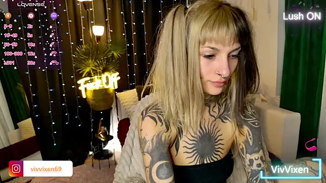 Snapshot of VivVixen chatting on 05-21-26, 05:53 VivVixen online show from 05-21-26, 05:53
