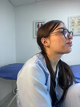 Snapshot of Sweet_Milaa1 chatting on 05-19-26, 07:20 Sweet Milaa1 online show from 05-19-26, 07:20