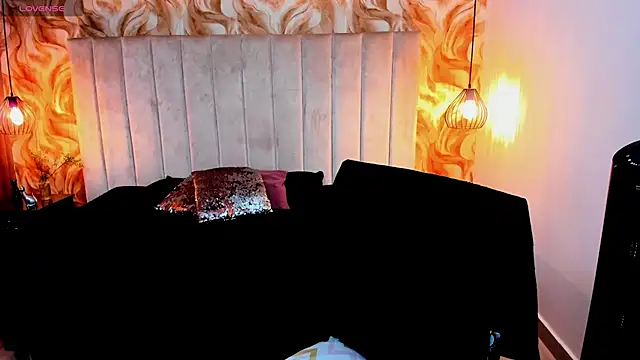 Snapshot of ChloeSmith9 chatting on 06-11-26, 08:51 ChloeSmith9 online show from 06-11-26, 08:51