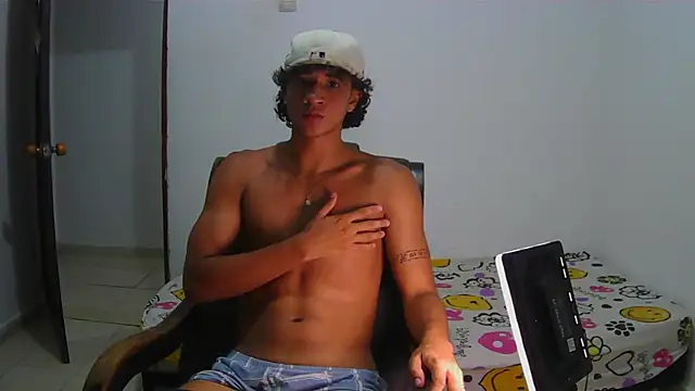 Snapshot of Hansel_take chatting on 05-28-26, 01:58 Hansel take online show from 05-28-26, 01:58