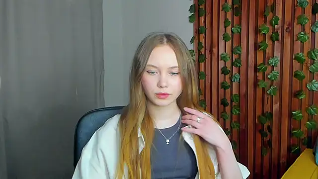 Snapshot of FloraLarsson chatting on 05-27-26, 03:25 FloraLarsson online show from 05-27-26, 03:25