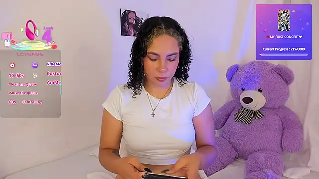 Snapshot of Violetta_cam_ chatting on 05-23-26, 02:28 Violetta cam online show from 05-23-26, 02:28