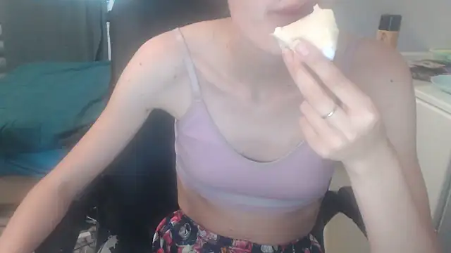 juili juili online show from 05-24-26, 02:11