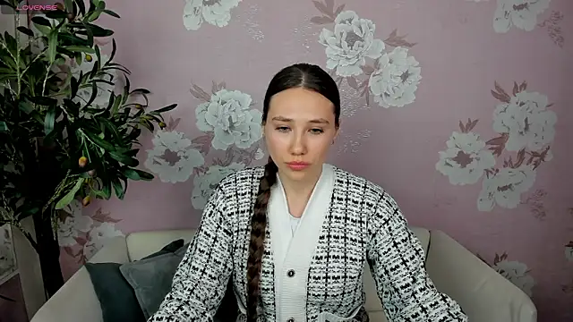 FreddaCordaro online show from 04-30-26, 12:11