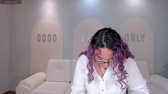 Snapshot of LoiseHarper chatting on 05-03-26, 05:30 LoiseHarper online show from 05-03-26, 05:30