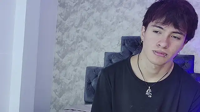 Liam Grayson  online show from 04-30-26, 03:18