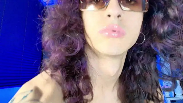 Divine      online show from 06-25-26, 09:52