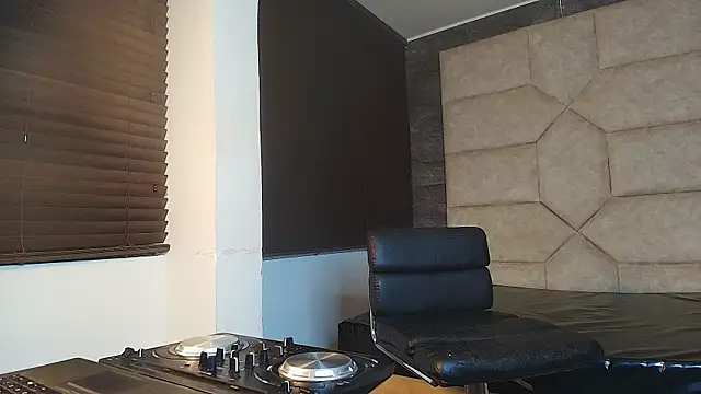 Divine      online show from 07-23-26, 11:02