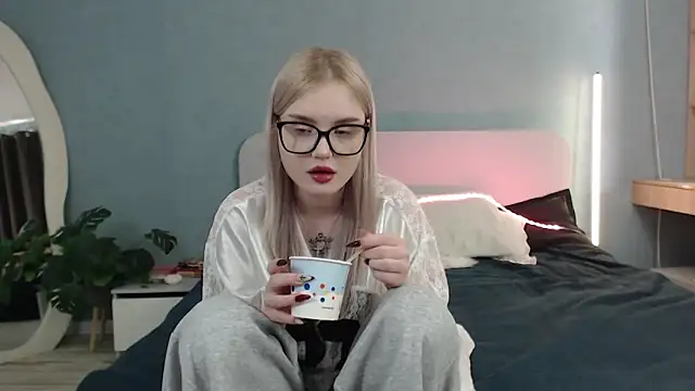 Snapshot of Angel_Share chatting on 06-03-26, 03:09 Angel Share online show from 06-03-26, 03:09