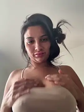 Snapshot of Miss_juicybabes chatting on 06-01-26, 01:46 Miss juicybabes online show from 06-01-26, 01:46