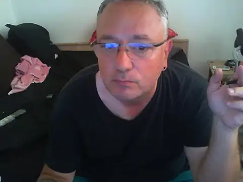 Snapshot of GeorgeCarlo chatting on 06-05-26, 11:27 GeorgeCarlo online show from 06-05-26, 11:27